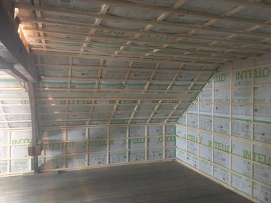 toit avec une bonne isolation intérieure réalisée par Florian Huet