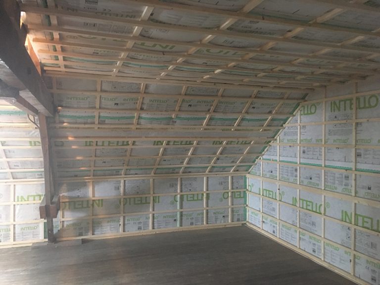 toit avec une bonne isolation intérieure réalisée par Florian Huet