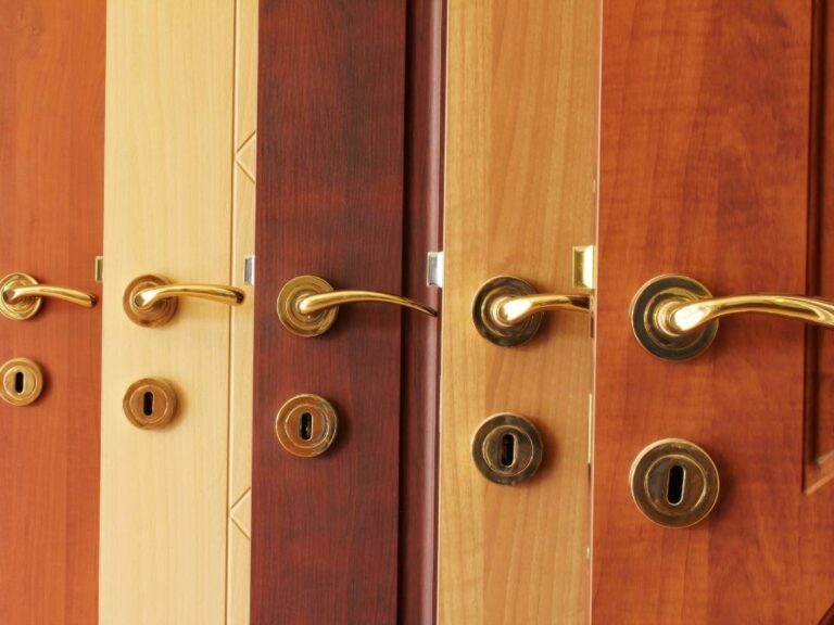 Portes en bois peintes par Florian Huet