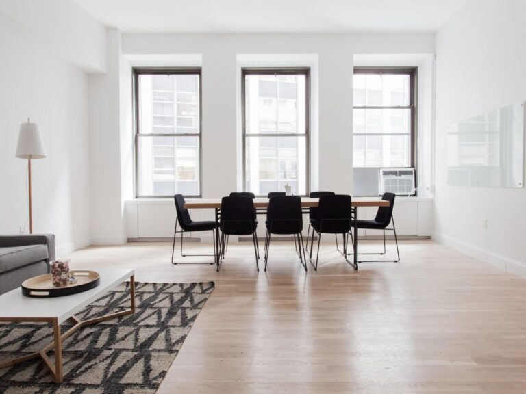 piece de vie maison avec parquet au sol