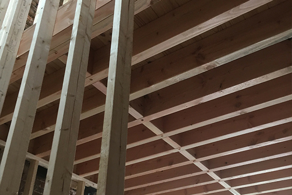 Ossature et charpente en bois d'une nouvelle maison