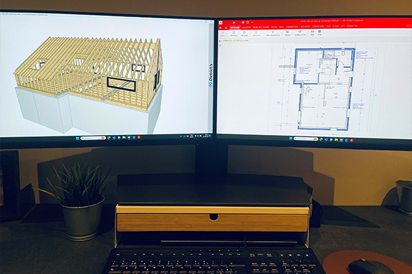 Deux écrans d'ordinateurs avec plan et plan 3D d'une nouvelle maison.