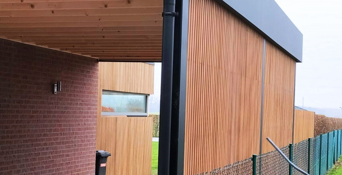 Quelles sont les étapes pour construire un carport en bois adossé